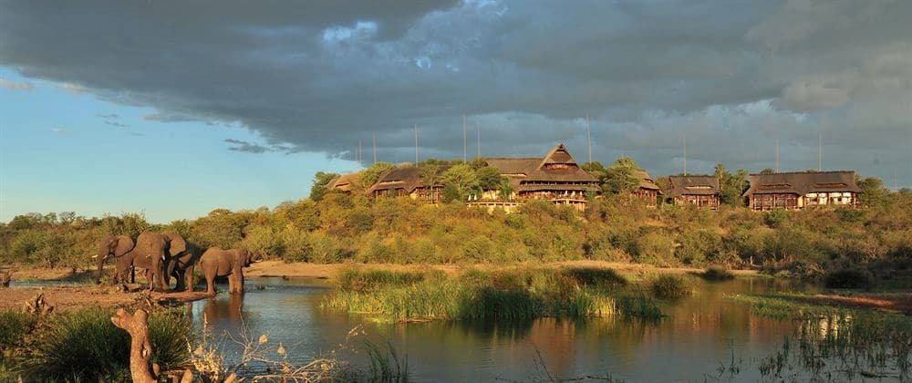 Victoria Falls Safari Lodge Exteriér fotografie